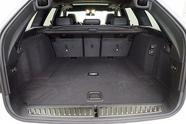 BMW 5 Series Touring 2017 - Onwards (G31) Moulded Boot Mat image 2